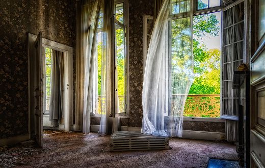 Empty room online