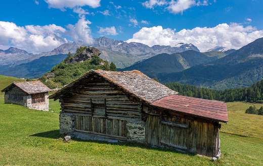 Cabin cottage hut