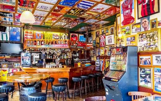 Bar cafe soccer football supporter puzzle
