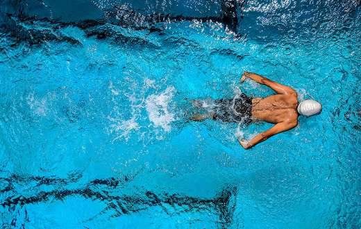 Person swimming online