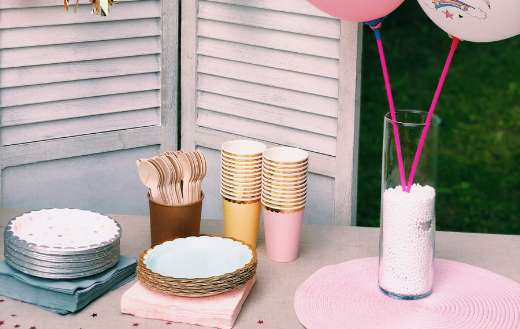 Table with paper plates and balloons