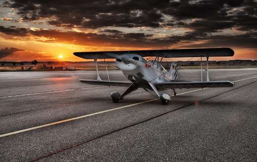 Runway biplane propeller