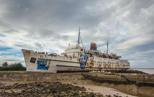 Abandoned ship port