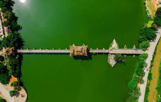 Aerial lake bridge